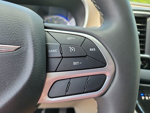 Used 2023 Chrysler Voyager LX FWD image 21
