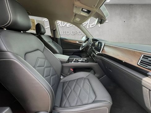 Used 2025 Volkswagen Atlas SE FWD image 24