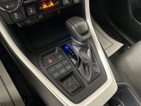 Used 2024 Toyota RAV4 XLE w/ Convenience Package AWD/4WD image 19