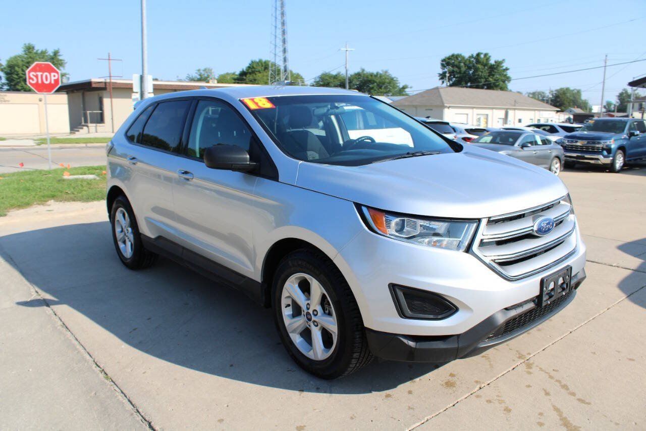 Used 2018 Ford Edge SE FWD image 2