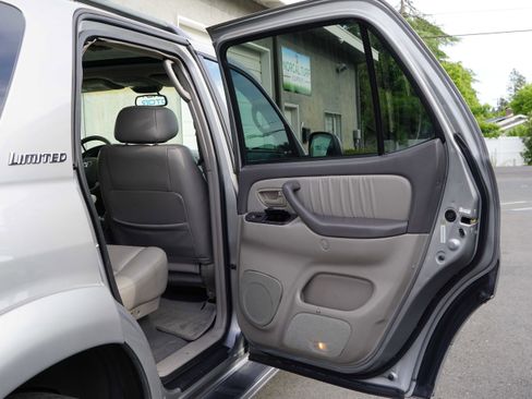 Used 2003 Toyota Sequoia Limited AWD/4WD image 29