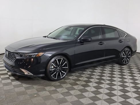 Used 2023 Honda Accord Touring image 10