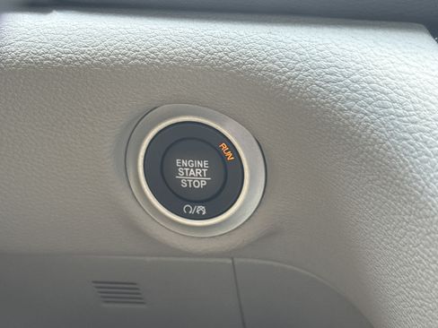 Used 2019 Chrysler Pacifica Limited w/ Advanced Safetytec Group FWD image 20
