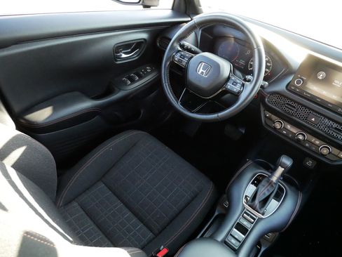 Used 2023 Honda HR-V Sport image 9