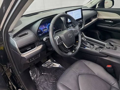 Used 2024 Toyota Grand Highlander AWD image 9