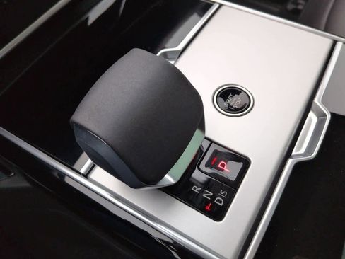 New 2026 Land Rover Range Rover Long Wheelbase SE image 34