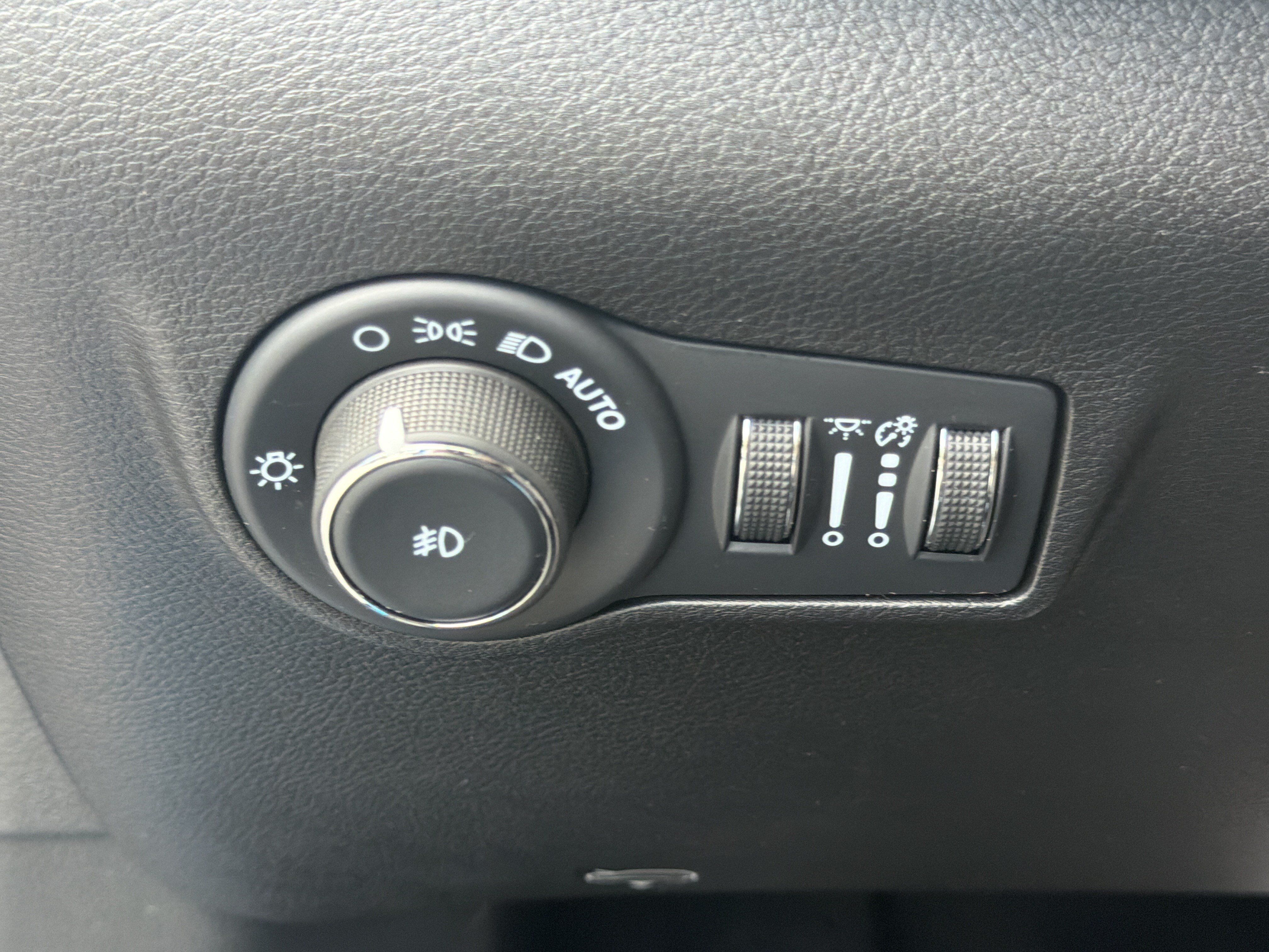 Used 2026 Jeep Compass Limited AWD/4WD image 38