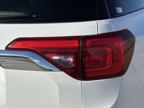 Used 2018 GMC Acadia SLT image 11