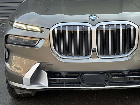 Used 2023 BMW X7 xDrive40i w/ Parking Assistance Package image 10