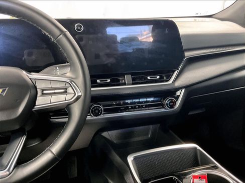 Used 2025 Chevrolet Equinox LT image 18