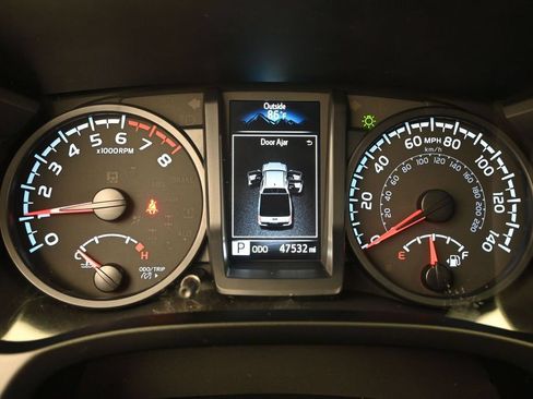 Used 2022 Toyota Tacoma SR AWD/4WD image 13