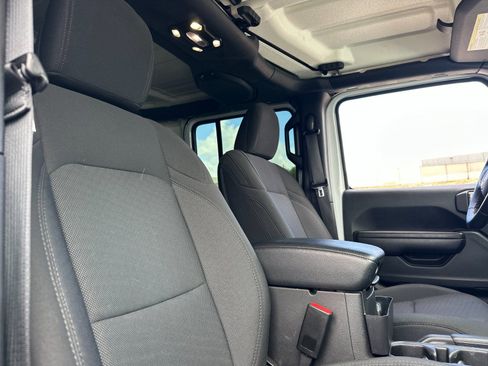 Used 2022 Jeep Wrangler Unlimited Sport AWD/4WD image 19