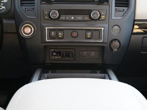 Used 2024 Nissan Titan SV w/ SV Convenience Package image 32