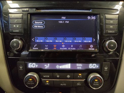 Used 2022 Nissan Rogue Sport SV image 25