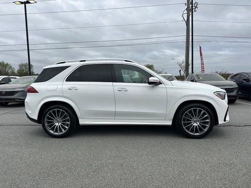 Used 2024 Mercedes-Benz GLE 350 4MATIC w/ AMG Line Exterior image 9