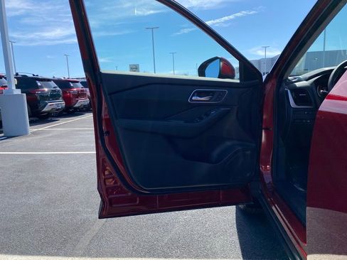 New 2025 Nissan Rogue Platinum w/ Tech Package image 12