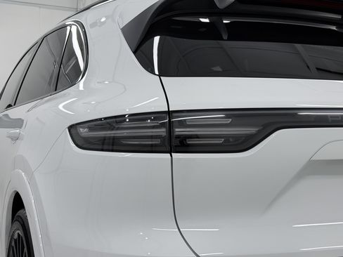 Certified 2023 Porsche Cayenne GTS AWD/4WD image 18