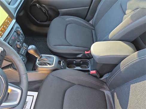 Used 2023 Jeep Renegade Altitude image 21