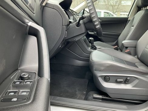 Used 2020 Volkswagen Tiguan SE w/ Panoramic Sunroof Package image 22