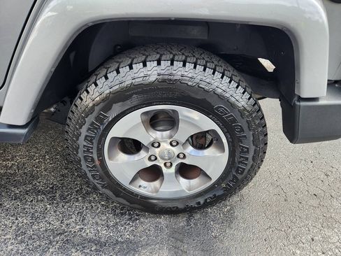 Used 2017 Jeep Wrangler Unlimited Sahara AWD/4WD image 10