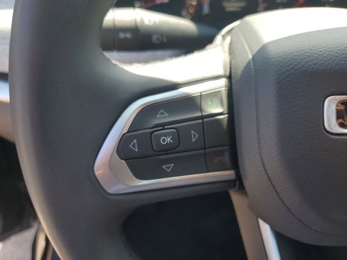 Used 2024 Jeep Compass Latitude AWD/4WD image 16
