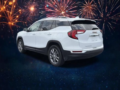 Used 2024 GMC Terrain SLT FWD image 3