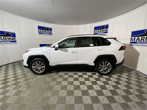 Used 2019 Toyota RAV4 XLE Premium image 10