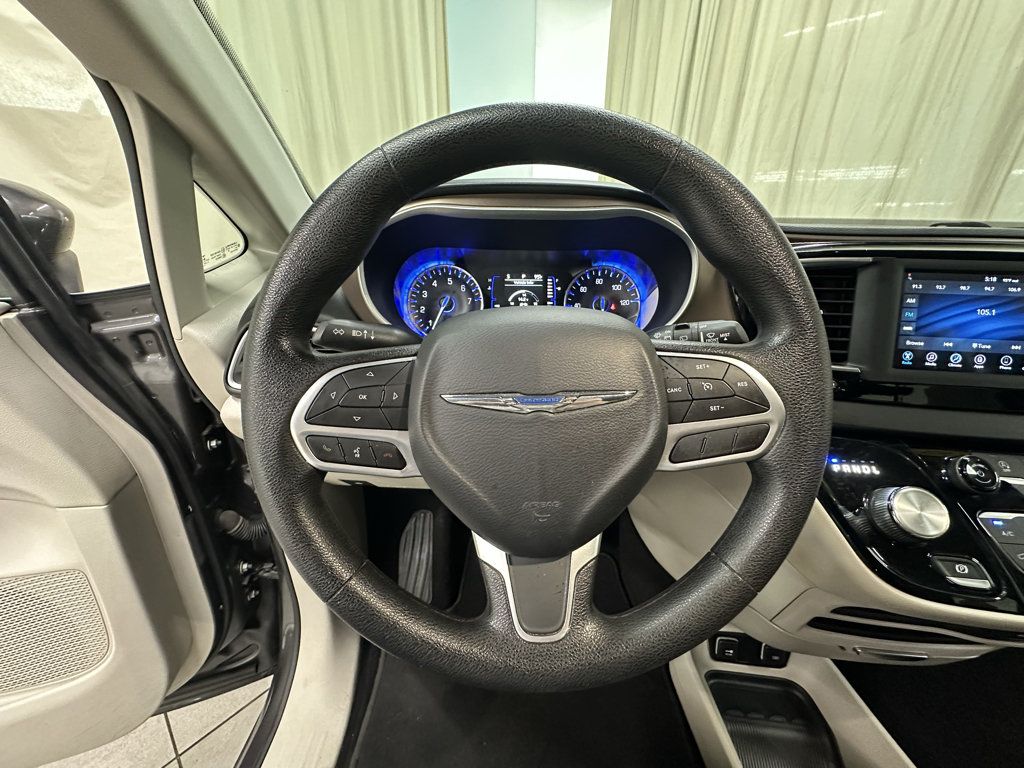 Used 2020 Chrysler Voyager Lxi FWD image 27