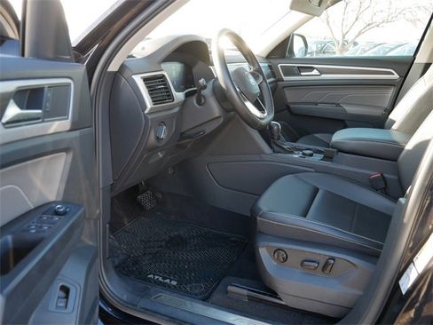 Used 2022 Volkswagen Atlas SE w/ Black Wheel Package image 11