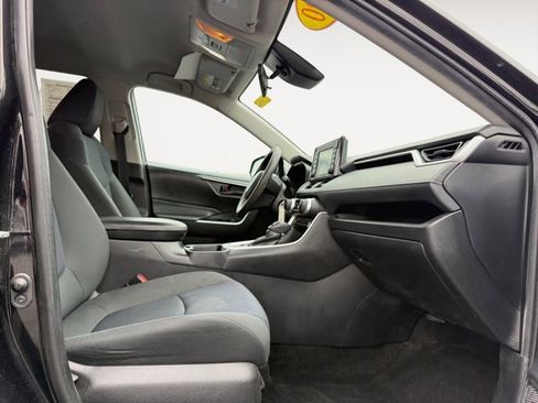 Used 2020 Toyota RAV4 LE AWD/4WD image 16