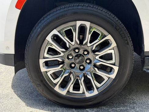Certified 2023 GMC Yukon XL Denali Ultimate AWD/4WD image 11