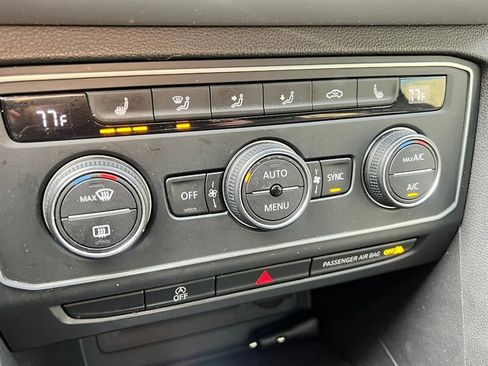 Used 2021 Volkswagen Atlas Cross Sport SE w/ Panoramic Sunroof Package image 40