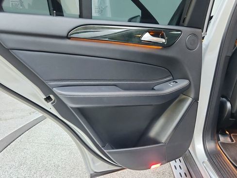 Used 2018 Mercedes-Benz GLE 350 4MATIC image 32