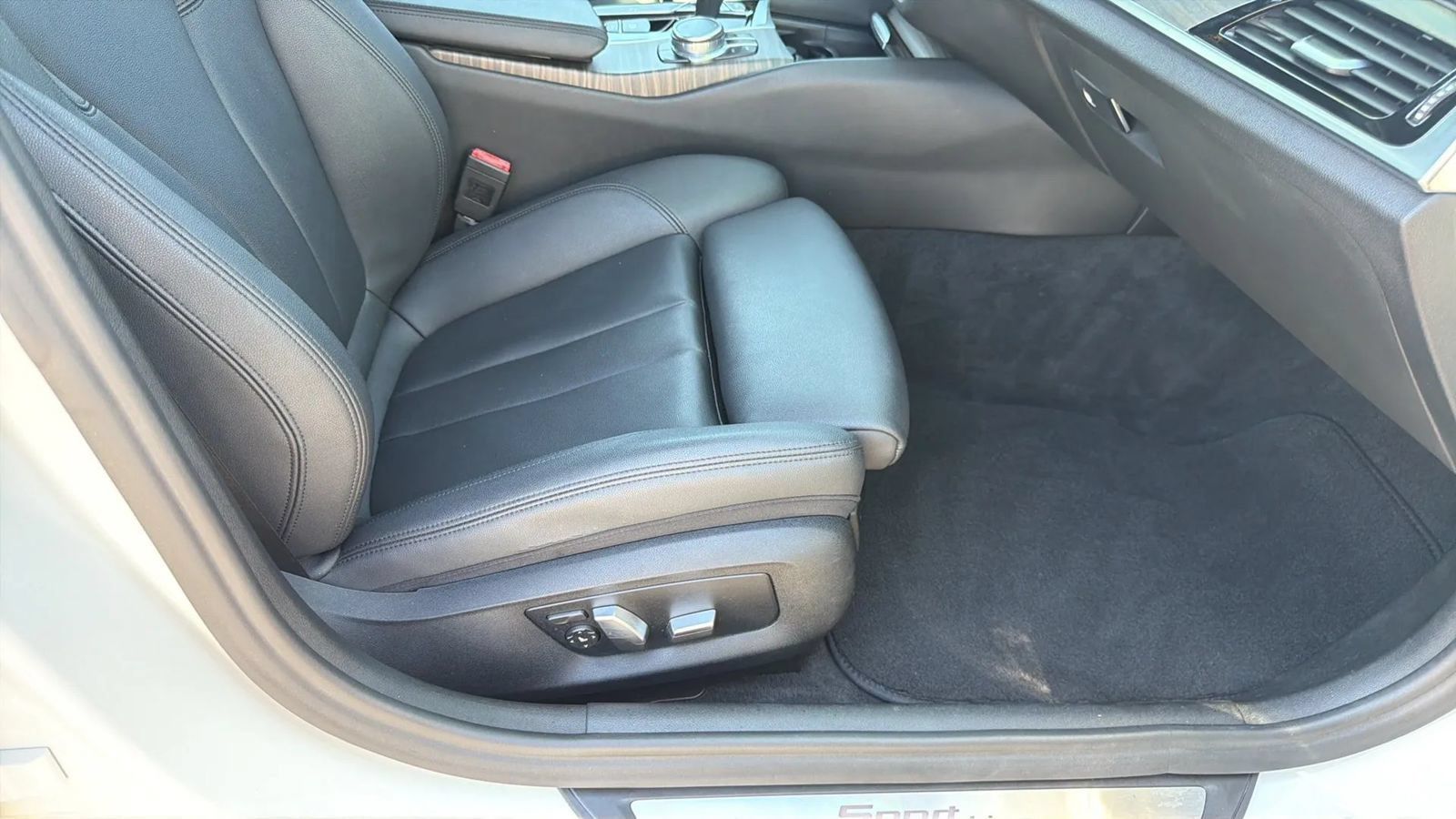 Used 2018 BMW 530i w/ Premium Package RWD image 27