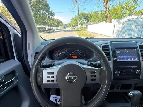 Used 2019 Nissan Frontier SV image 8