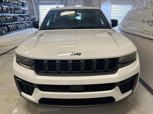 New 2026 Jeep Grand Cherokee Altitude AWD/4WD image 25