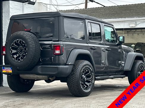 Used 2018 Jeep Wrangler Unlimited Sport S image 4