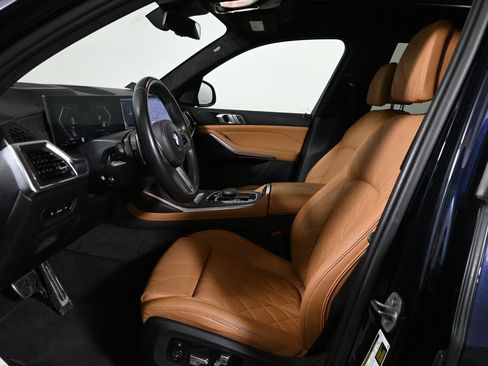 Used 2024 BMW X7 xDrive40i w/ M Sport Package AWD/4WD image 3