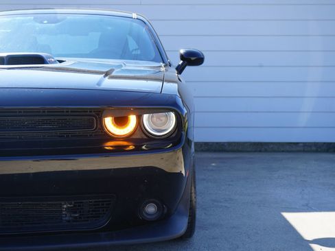 Used 2016 Dodge Challenger R/T Scat Pack image 9