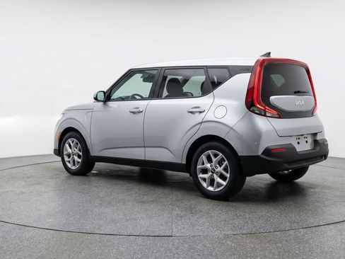 Used 2025 Kia Soul LX w/ LX Technology Package FWD image 6