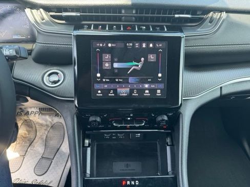 Used 2025 Jeep Grand Cherokee 4WD image 15