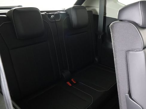 Used 2023 Volkswagen Tiguan SE FWD image 34