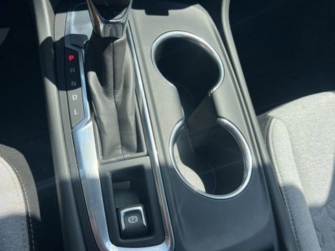 Used 2022 Chevrolet Equinox LT image 3