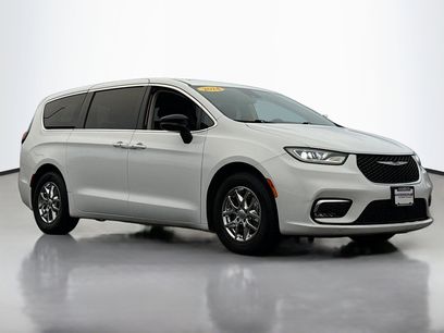 Used 2024 Chrysler Pacifica Touring-L