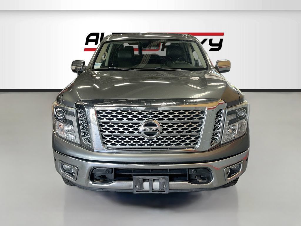 Used 2018 Nissan Titan SL AWD/4WD image 2