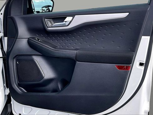 Used 2020 Ford Escape SE image 17