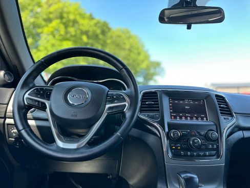 Used 2020 Jeep Grand Cherokee Laredo RWD image 12
