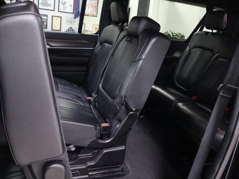Used 2024 Jeep Wagoneer L Series II w/ Flexible Seating Group AWD/4WD image 29