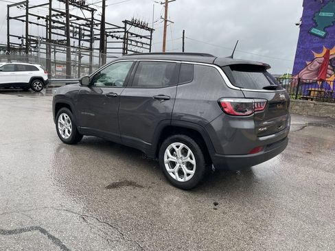 Used 2024 Jeep Compass Latitude AWD/4WD image 3