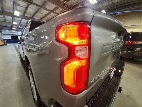 Certified 2025 Chevrolet Silverado 1500 High Country AWD/4WD image 31